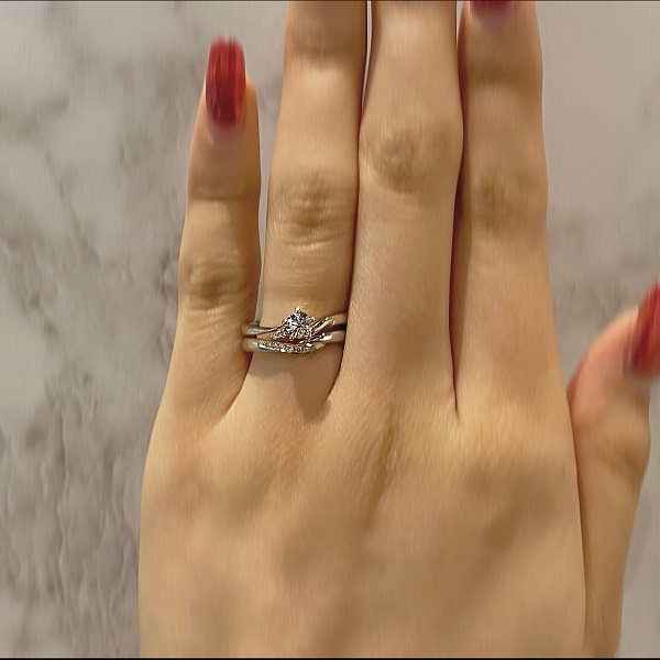 LAPAGEの婚約指輪と結婚指輪の重ね付けはgarden心斎橋