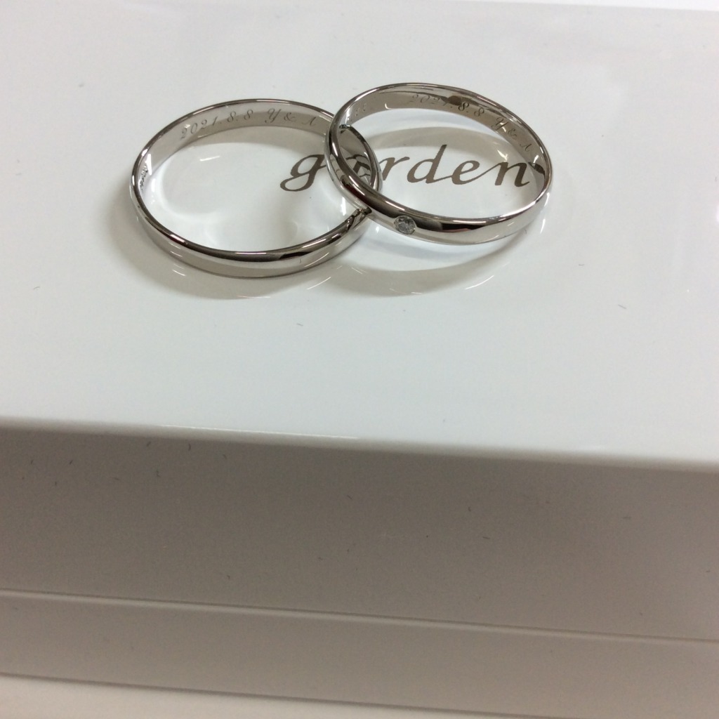 手作り結婚指輪プラチナ甲丸ダイヤセッティング