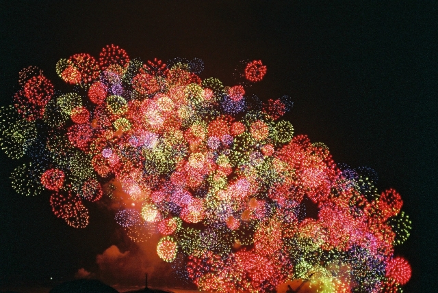 夏のプロポーズスポットにおすすめな熊野花火大会