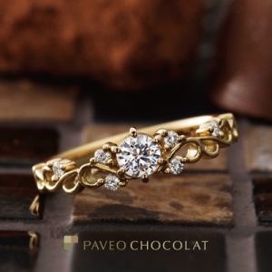アンティークな婚約指輪PAVEO CHOCOLATのエスポワール