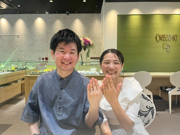 【大阪府吹田市・豊中市】gardenオリジナルの婚約指輪とシンデレラの結婚指輪をペアでご成約頂きました